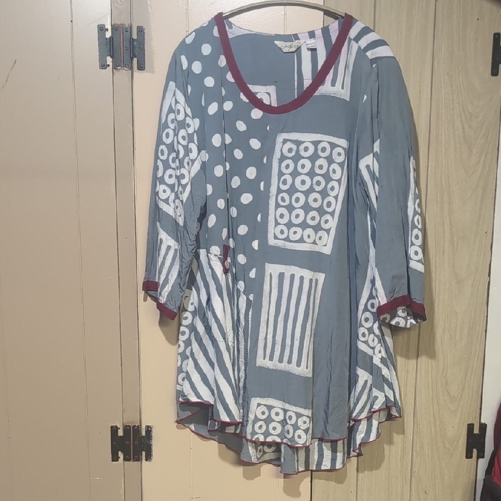 Stylish Gray and White Women's Top